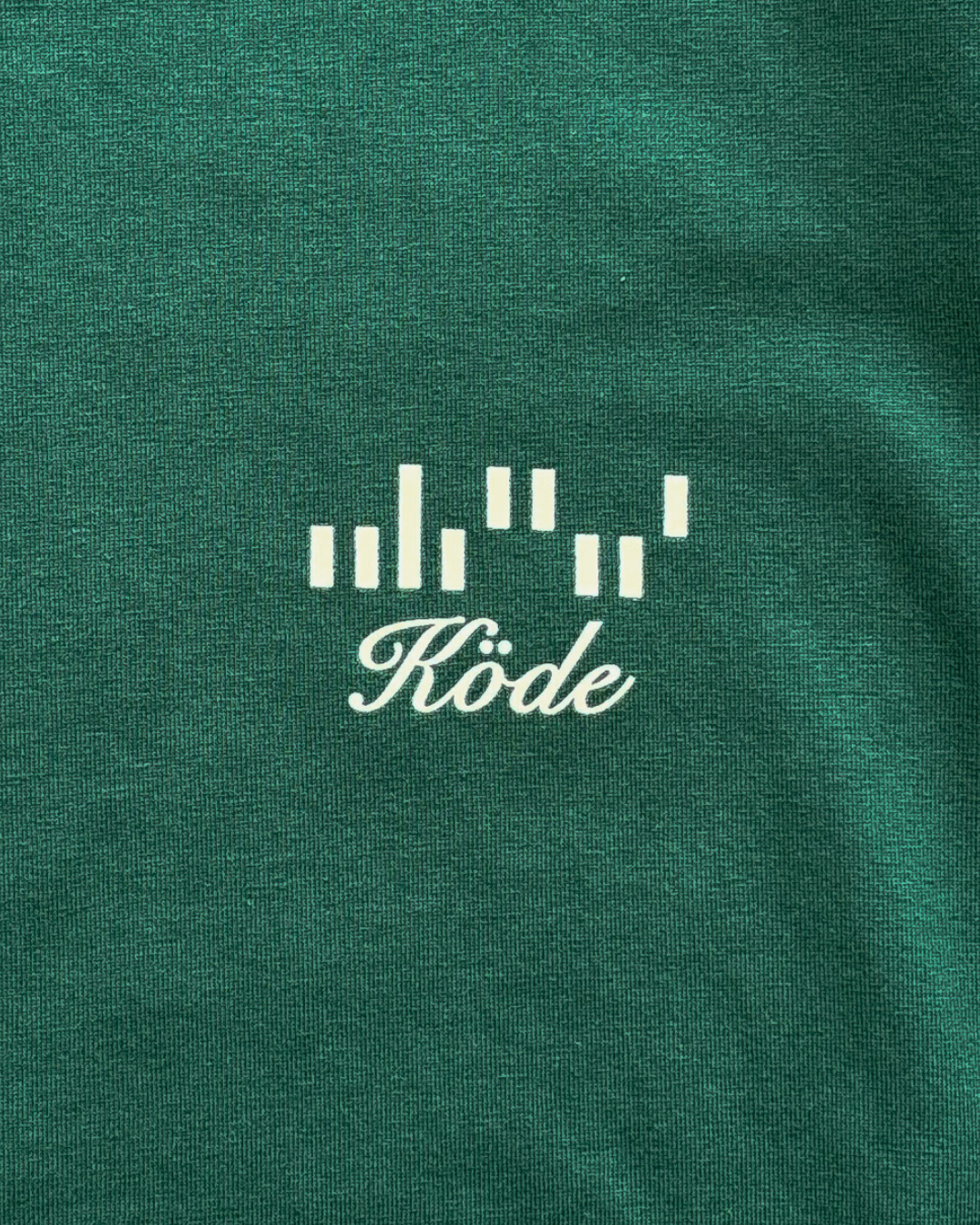 Camiseta SIGNATURE K Verde Bosque – DROP 001 | KÖDE