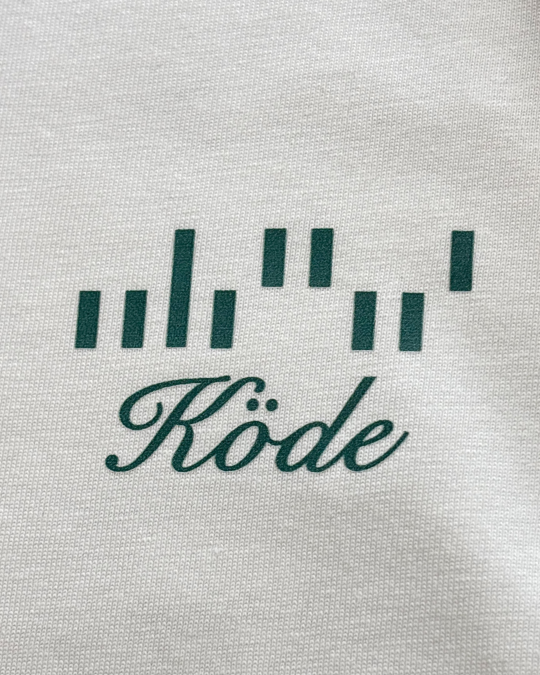 Camiseta SIGNATURE K Crudo – DROP 001 | KÖDE