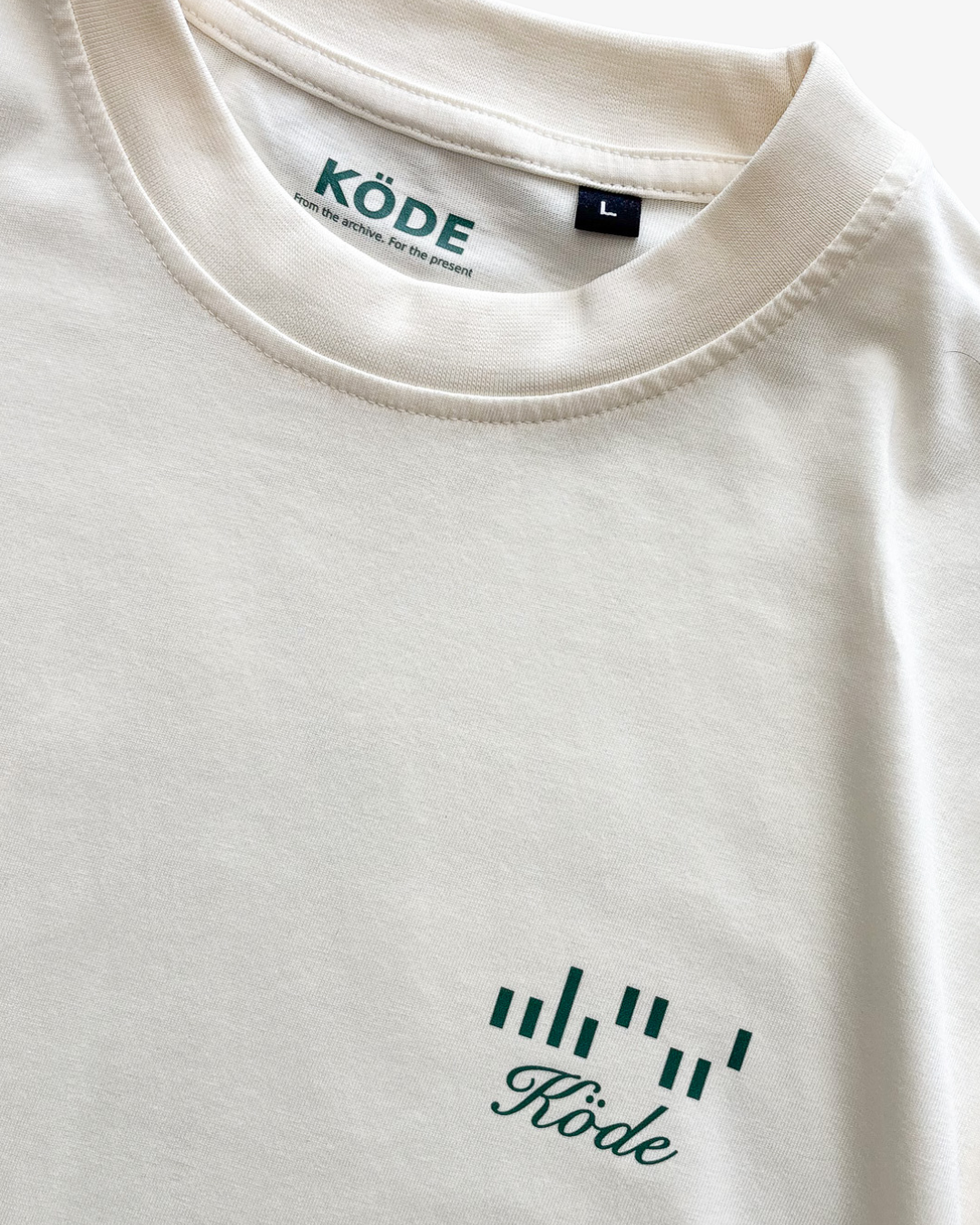 Camiseta SIGNATURE K Crudo – DROP 001 | KÖDE