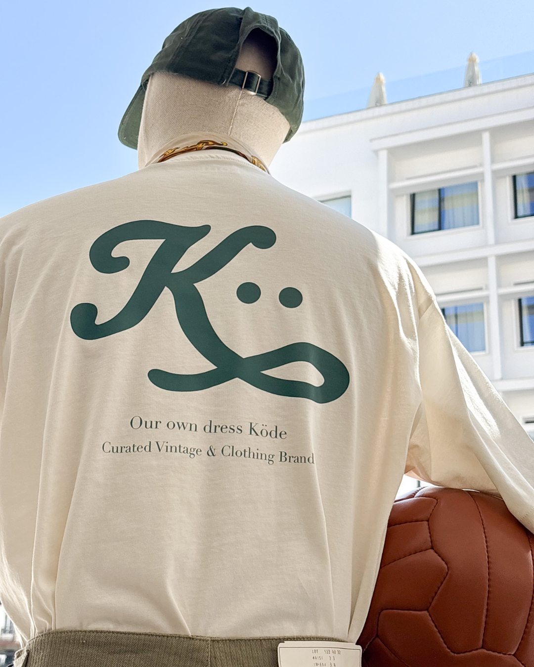 Camiseta SIGNATURE K Crudo – DROP 001 | KÖDE