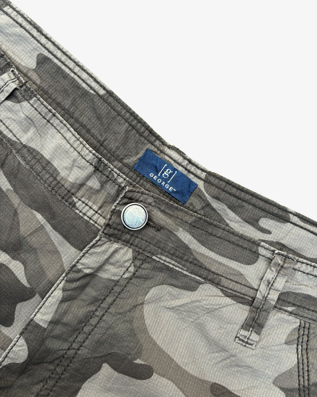 SHORT CARGO CAMO Y2K · T 48