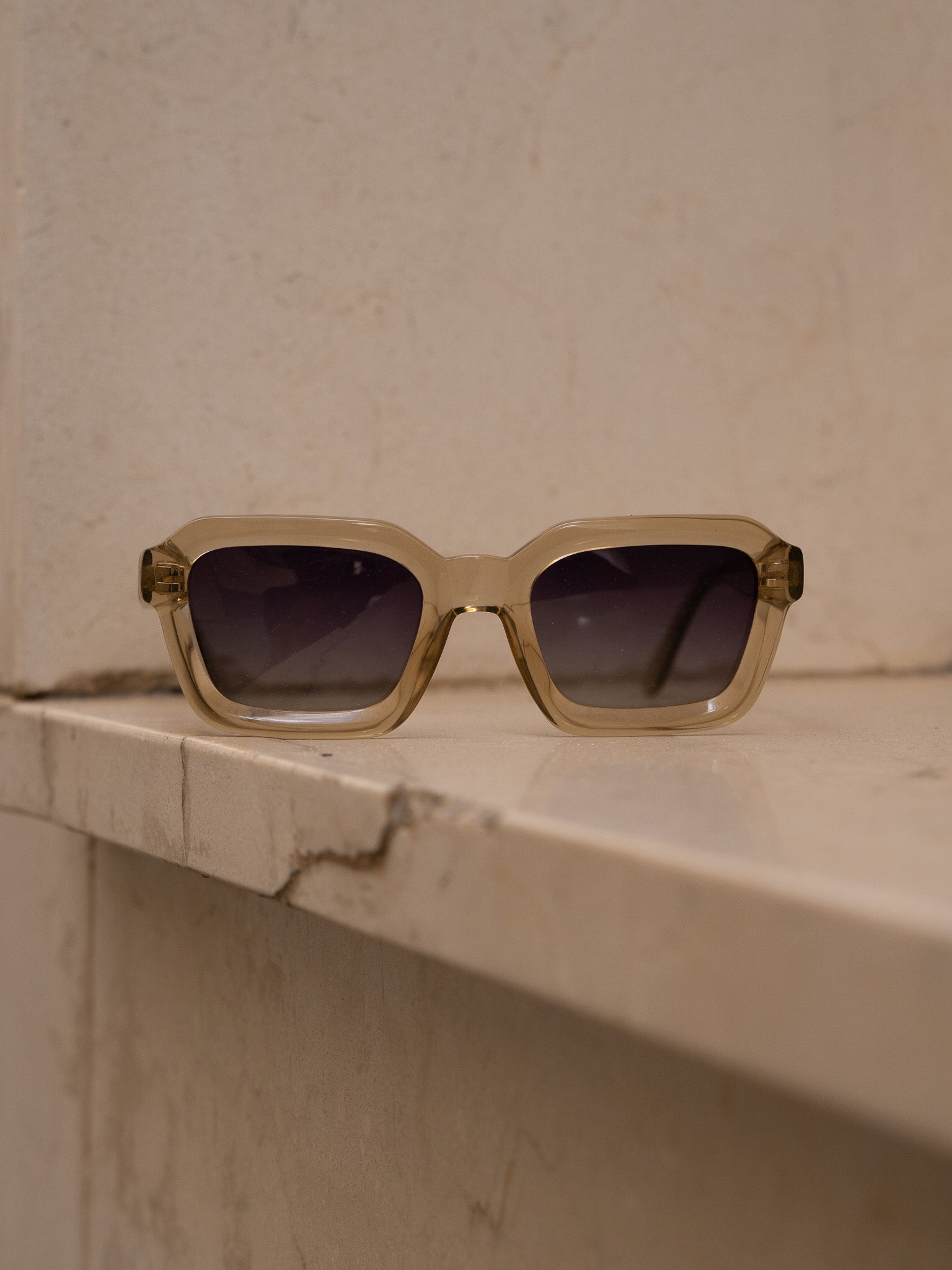 KÖDE × Vipsual – Montura Acetato Natural Cristal Ahumado