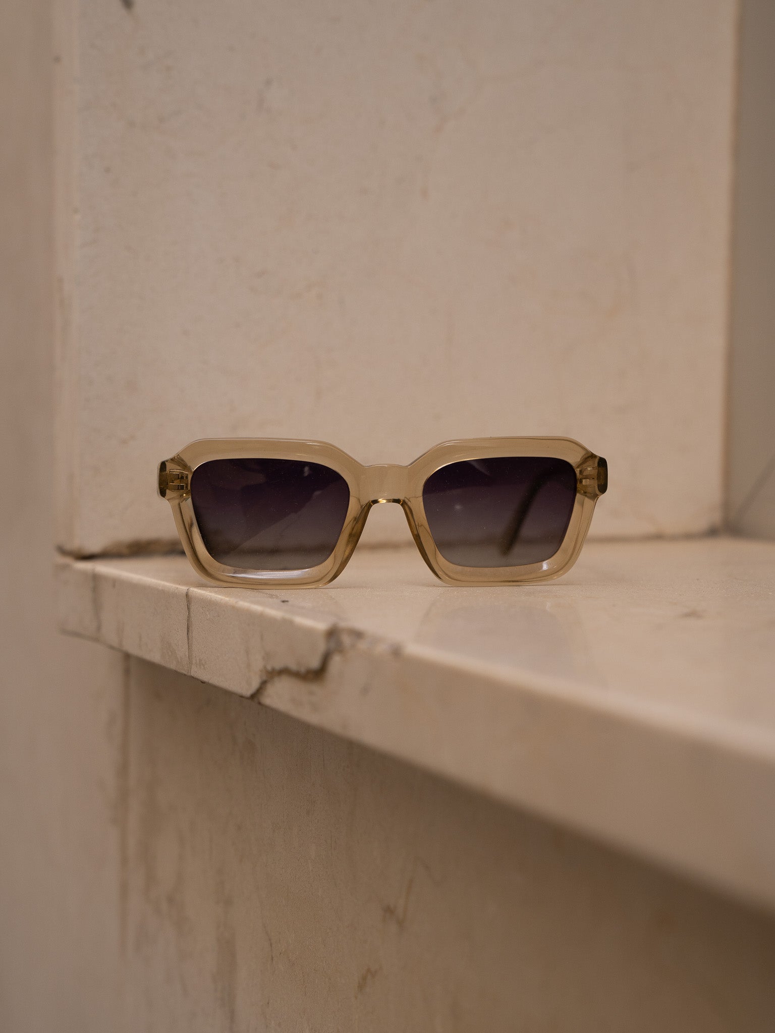 KÖDE × Vipsual – Montura Acetato Natural Cristal Ahumado