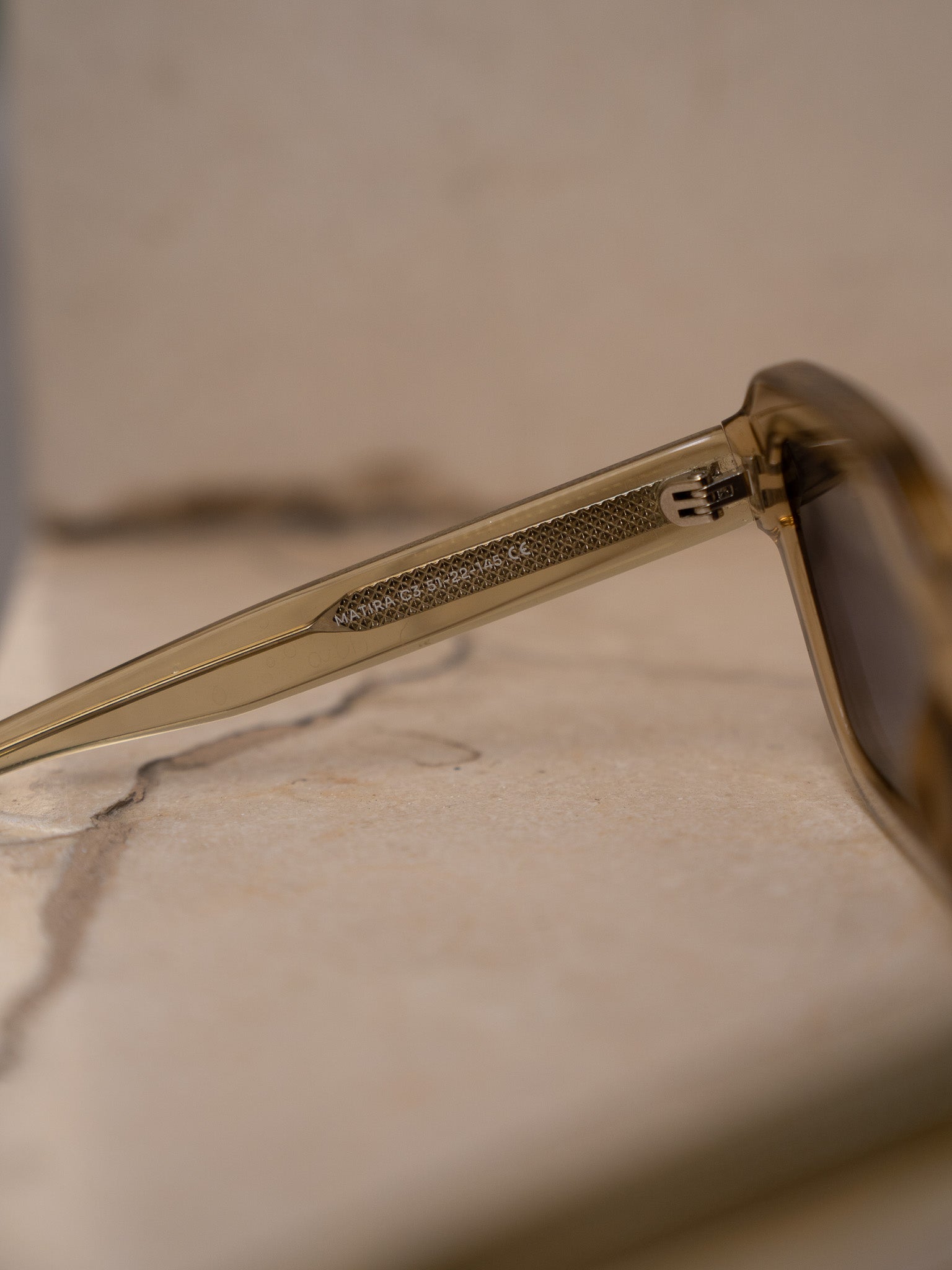 KÖDE × Vipsual – Montura Acetato Natural Cristal Ahumado