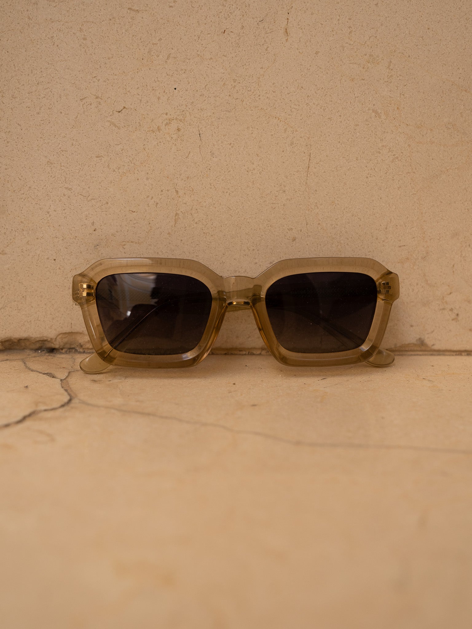 KÖDE × Vipsual – Montura Acetato Natural Cristal Ahumado