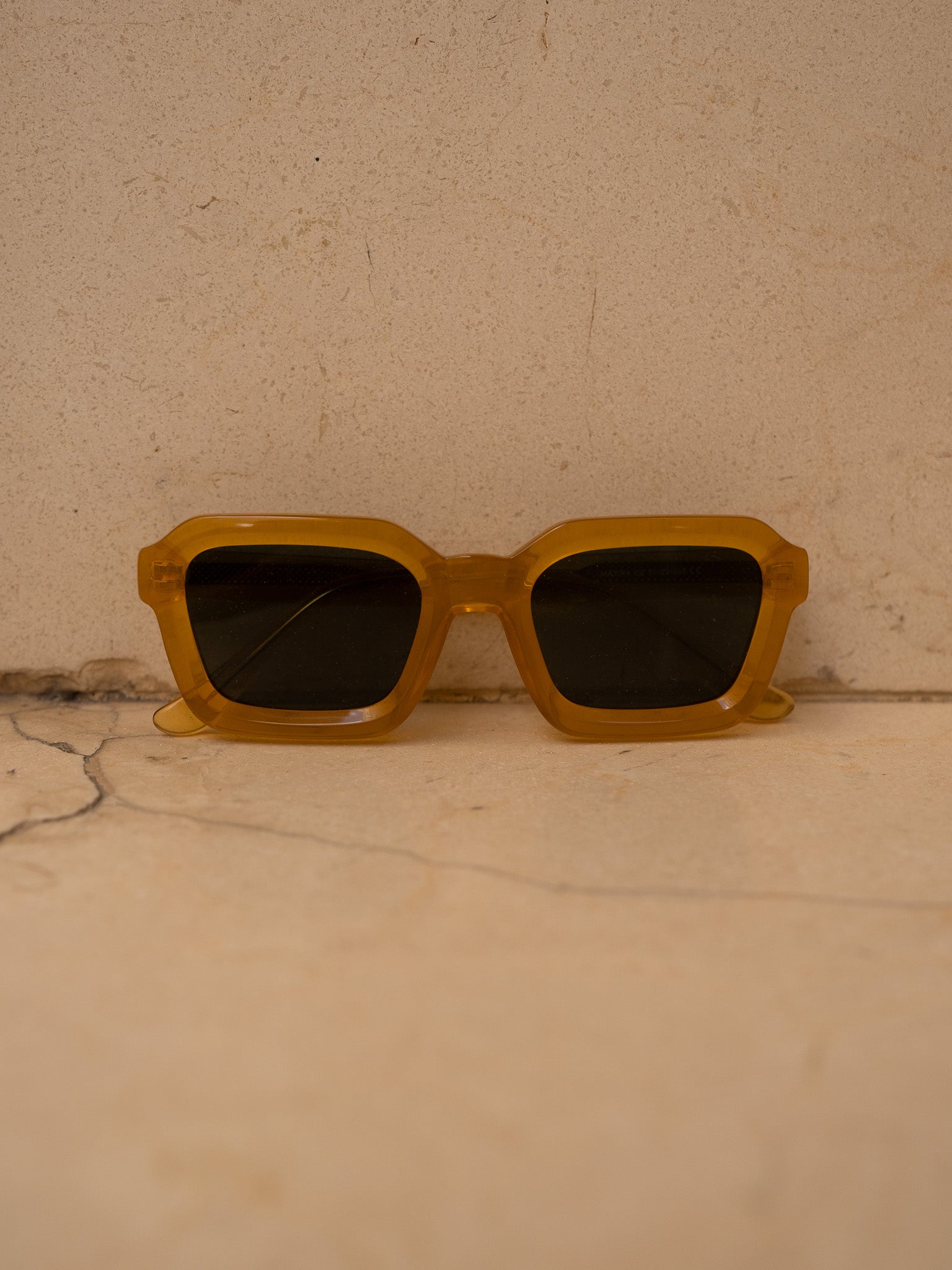 KÖDE × Vipsual – Montura Acetato Natural Ámbar