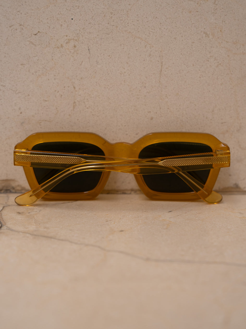 KÖDE × Vipsual – Montura Acetato Natural Ámbar