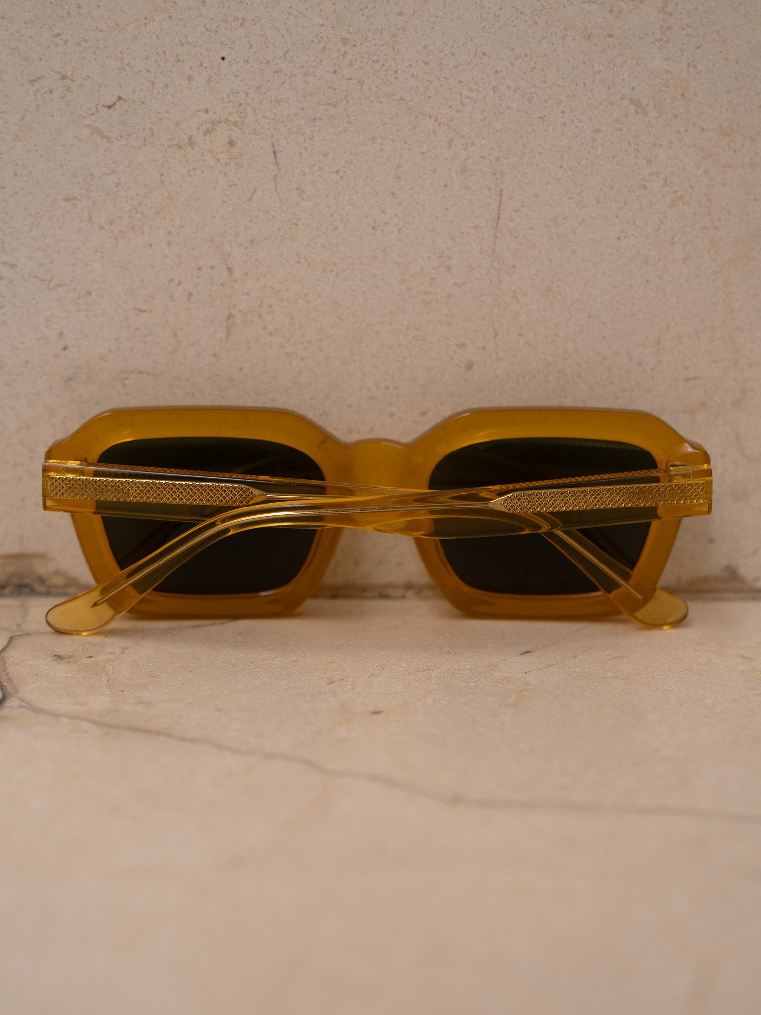 KÖDE × Vipsual – Montura Acetato Natural Ámbar
