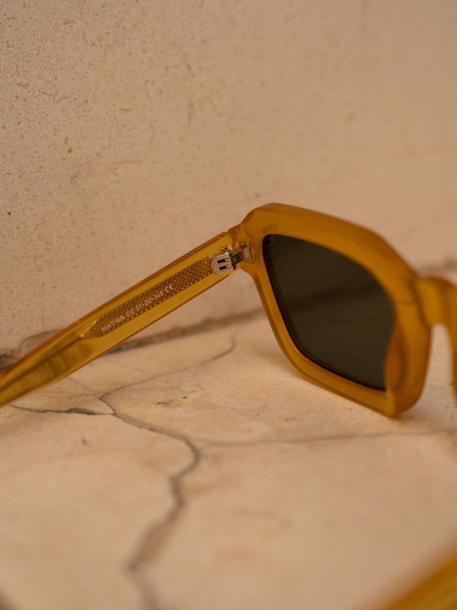 KÖDE × Vipsual – Montura Acetato Natural Ámbar