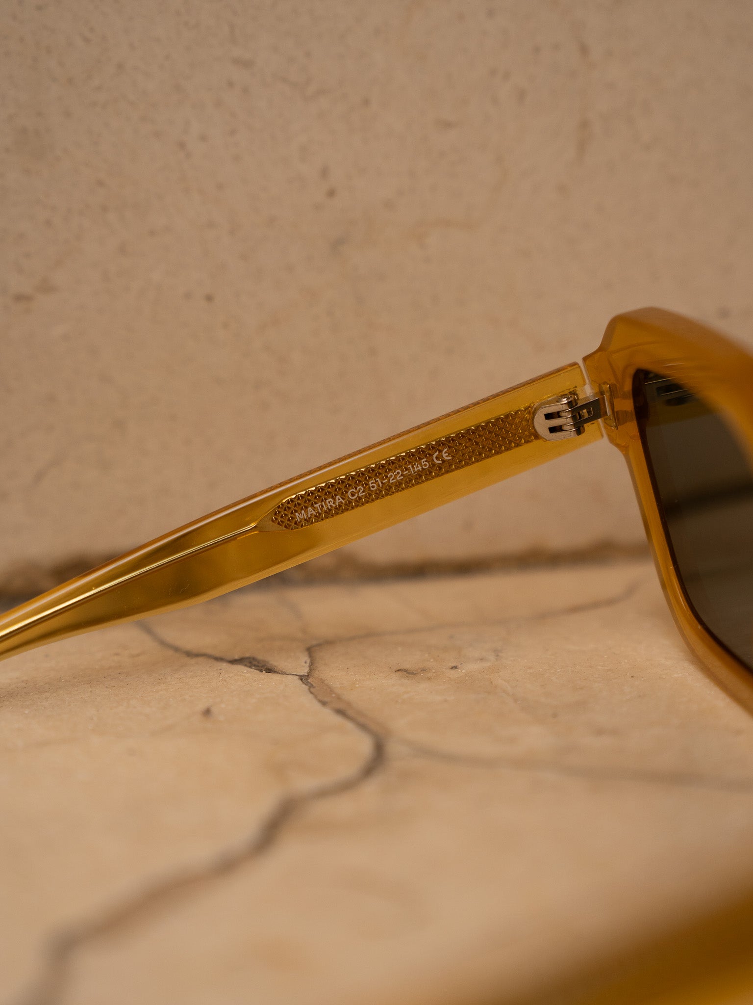 KÖDE × Vipsual – Montura Acetato Natural Ámbar