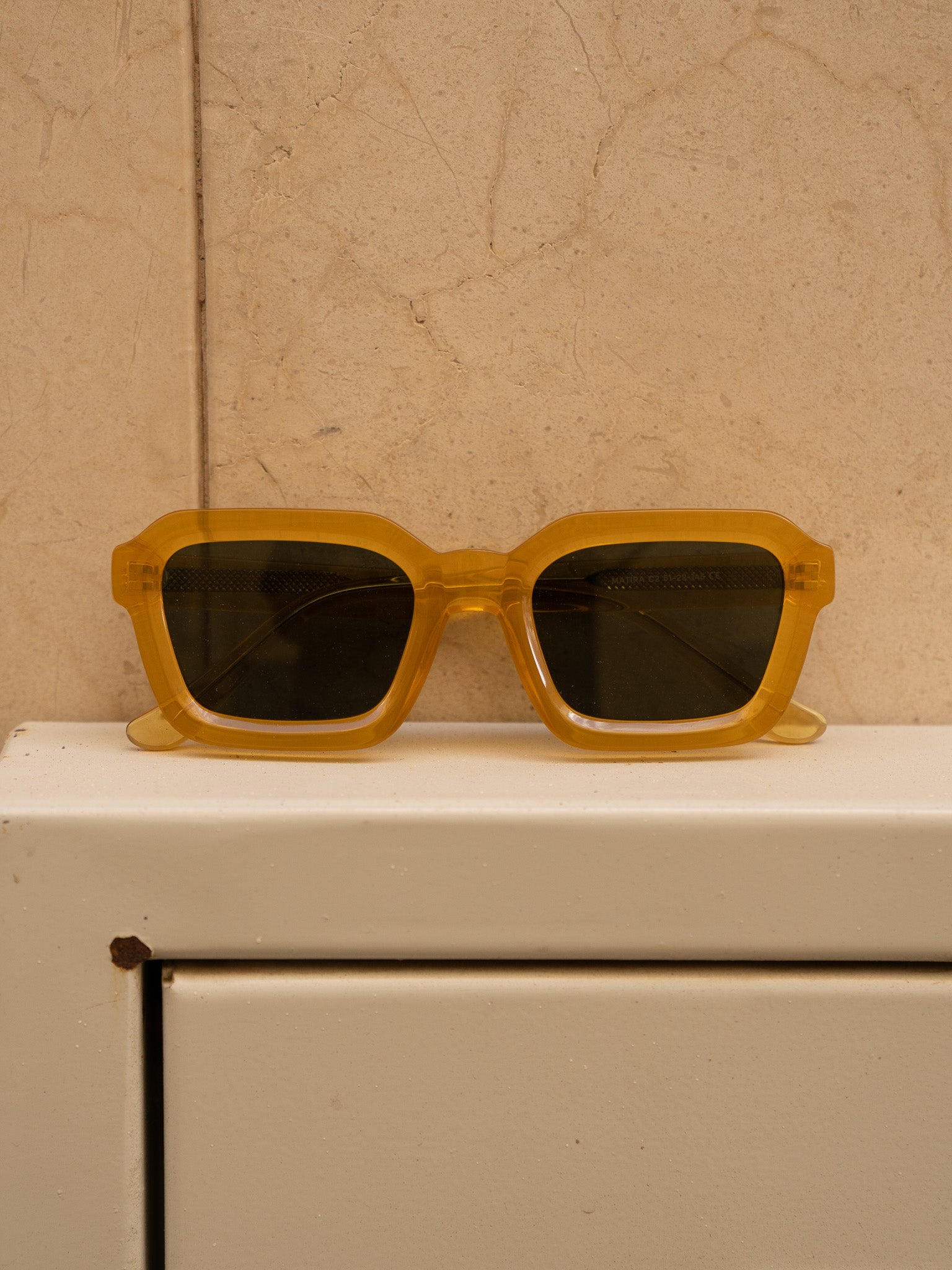 KÖDE × Vipsual – Montura Acetato Natural Ámbar