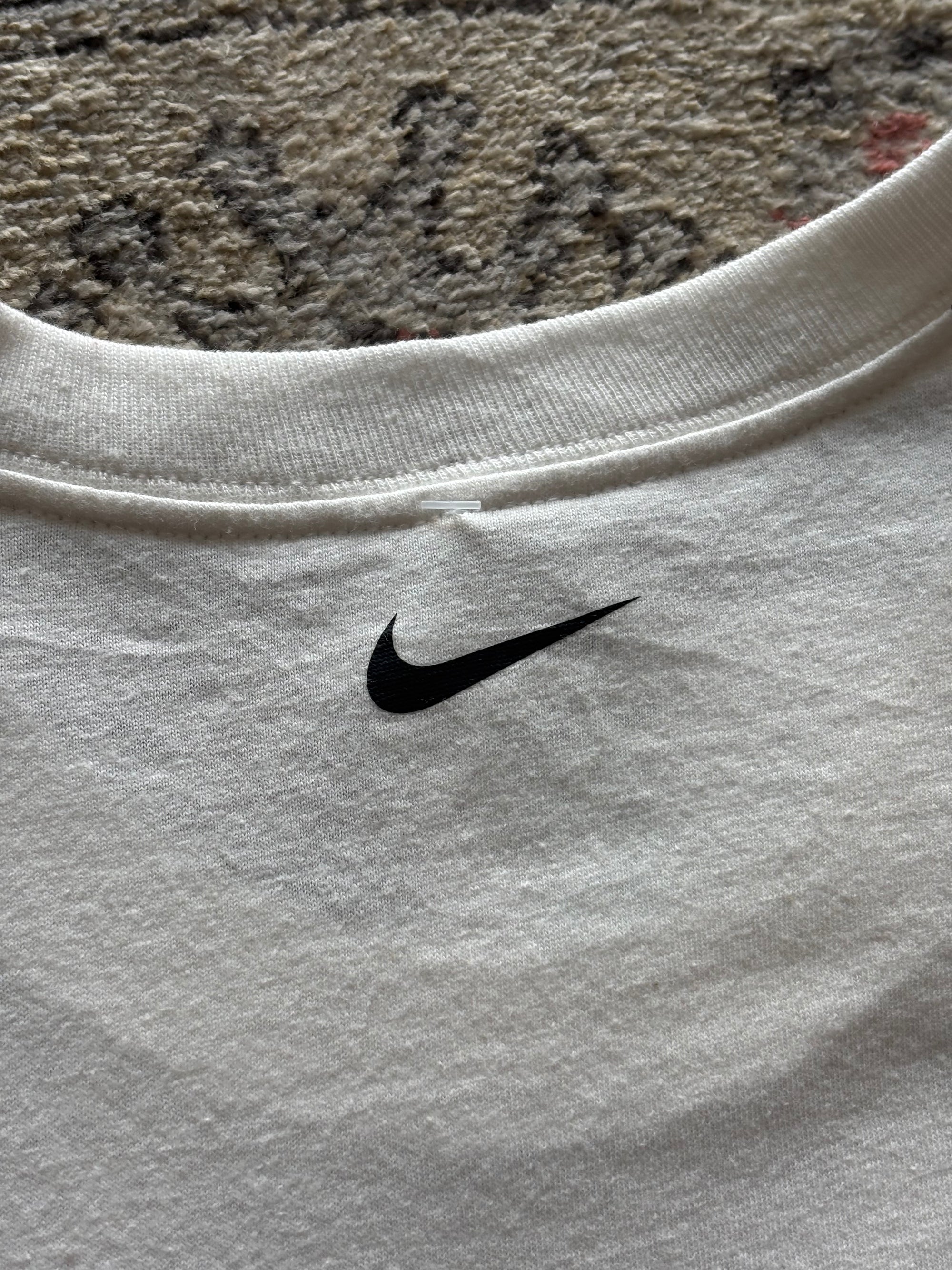 CAMISETA VINTAGE NIKE ECNL CHAMPIONS 23/24 – WHITE TEE · KÖDE VINTAGE