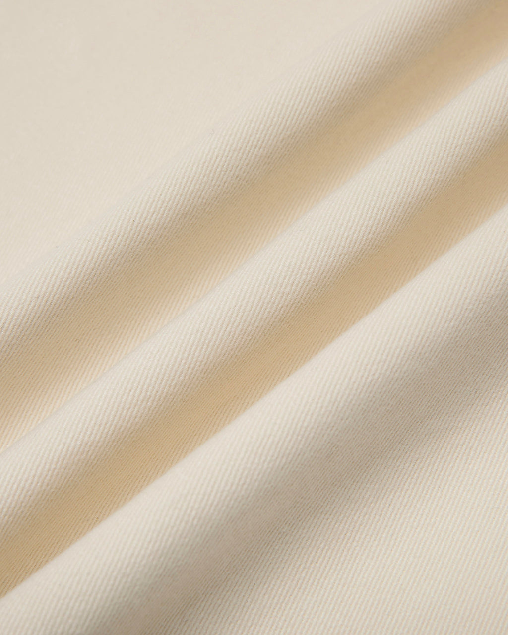 Detalle tejido algodón 310 gsm del pantalón recto KÖDE