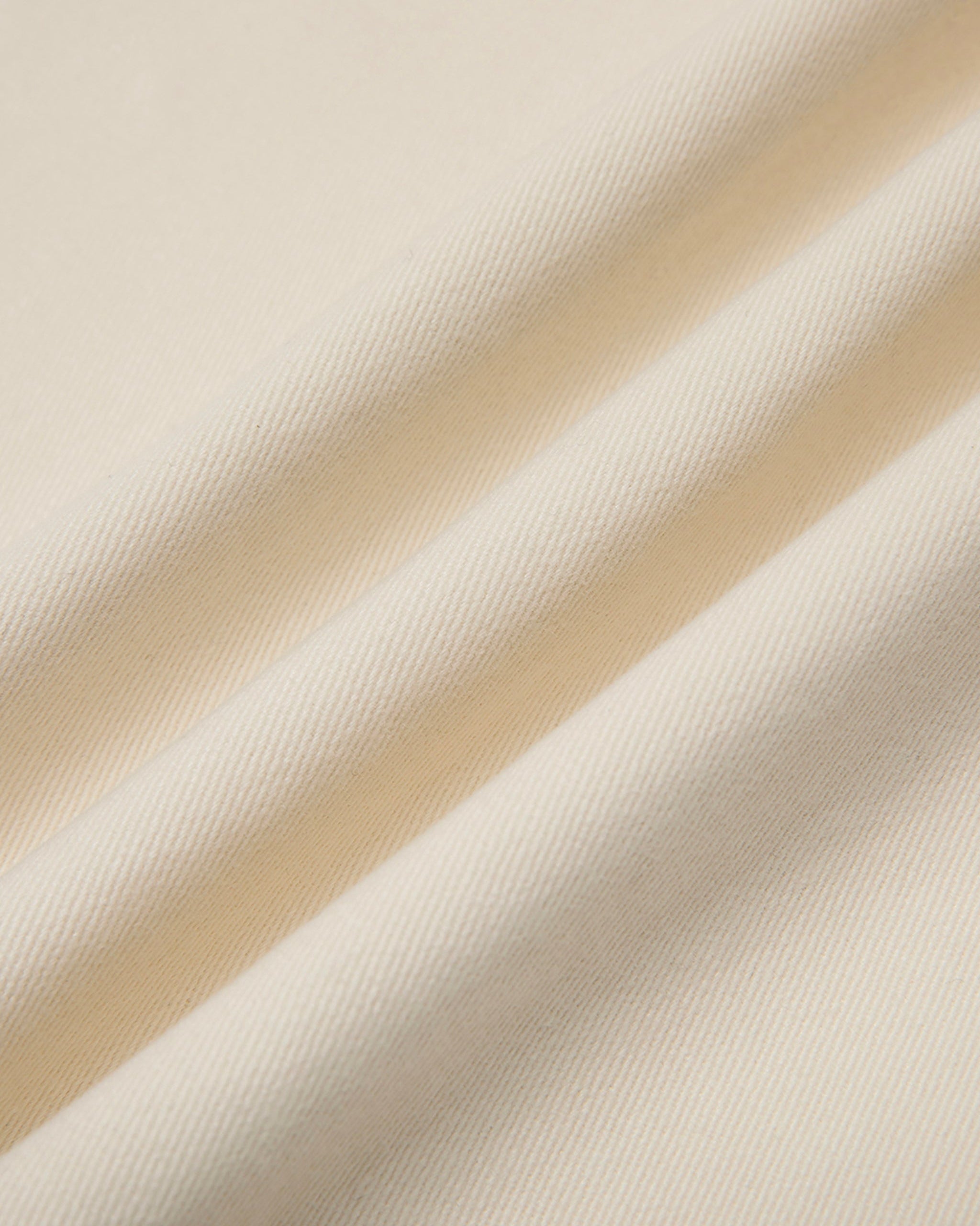 Detalle tejido algodón 310 gsm del pantalón recto KÖDE