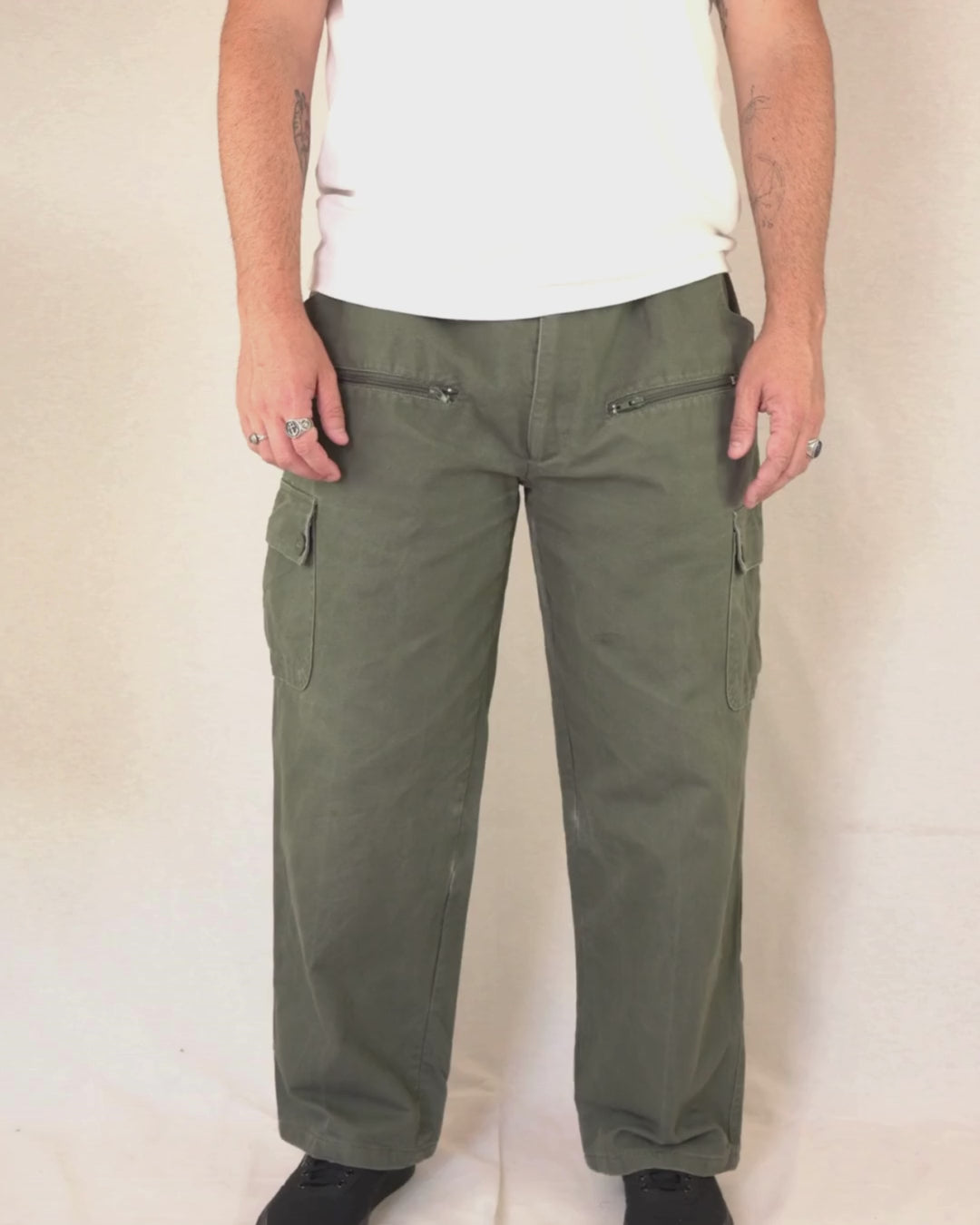 PANTALÓN CARGO PINZAS · T - 48